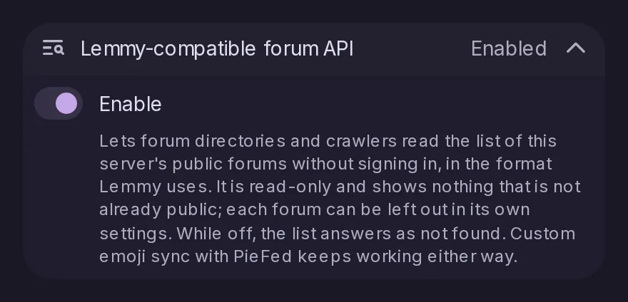 La sección API de foros compatible con Lemmy de la política de federación en el Panel de control, con su interruptor y una explicación de lo que pueden leer los directorios de foros.