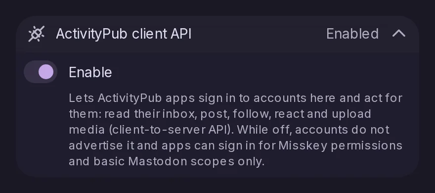 La sección API de cliente ActivityPub de la política de federación en el Panel de control, con su interruptor y una explicación de lo que pueden hacer las aplicaciones ActivityPub una vez iniciada la sesión.